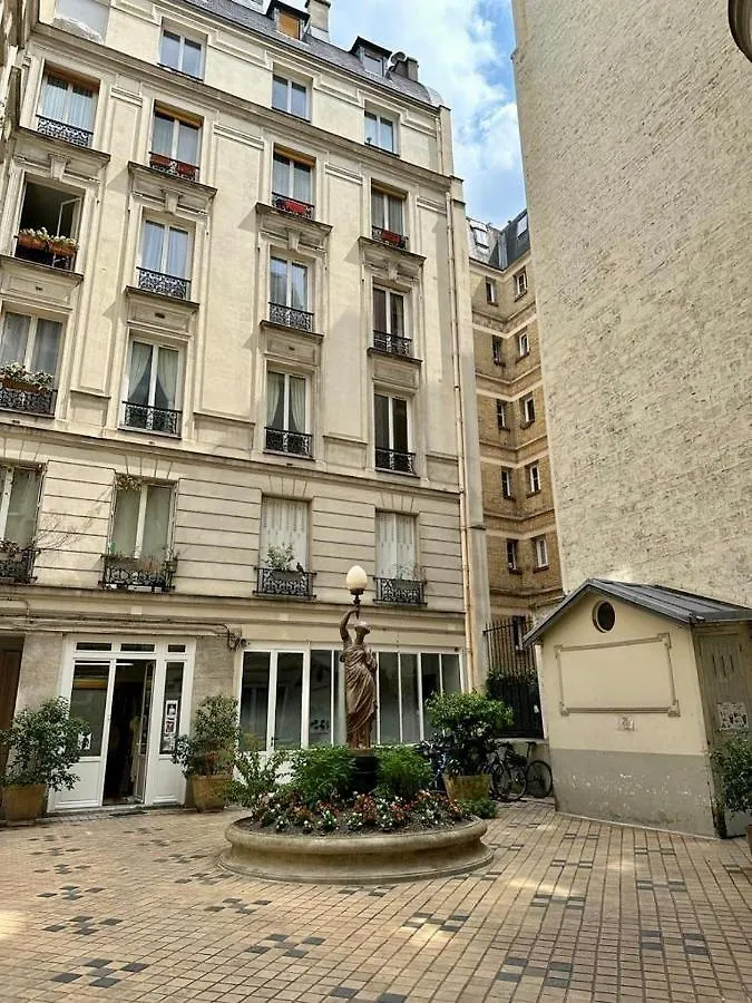 Appartement Cosy - Sacre Coeur Paris 0*,  France